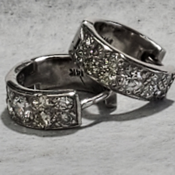 14k white diamond huggies
